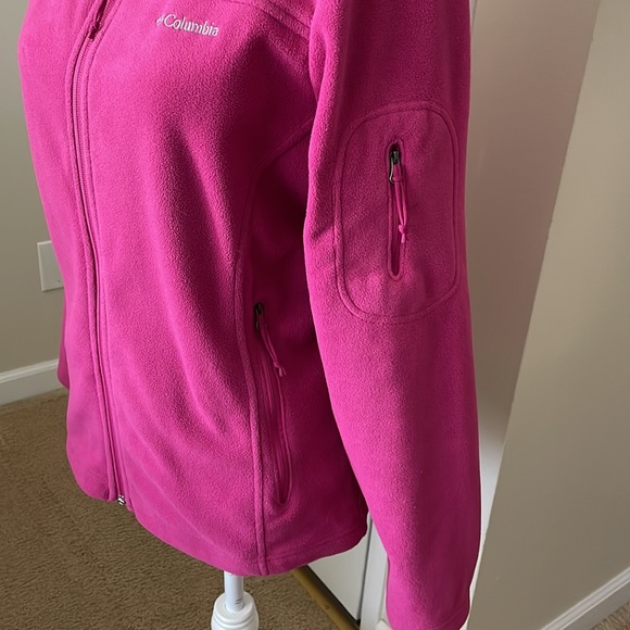 Columbia Women’s zip front fleece jacket. - Picture 3 of 12